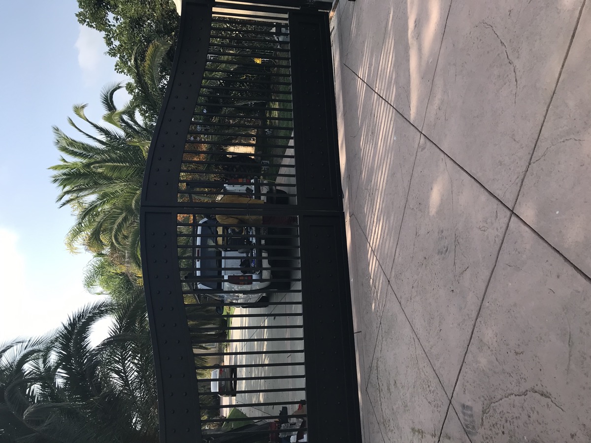 Modern horizontal balcony railing