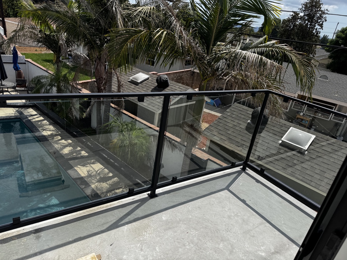 Glass balcony railing